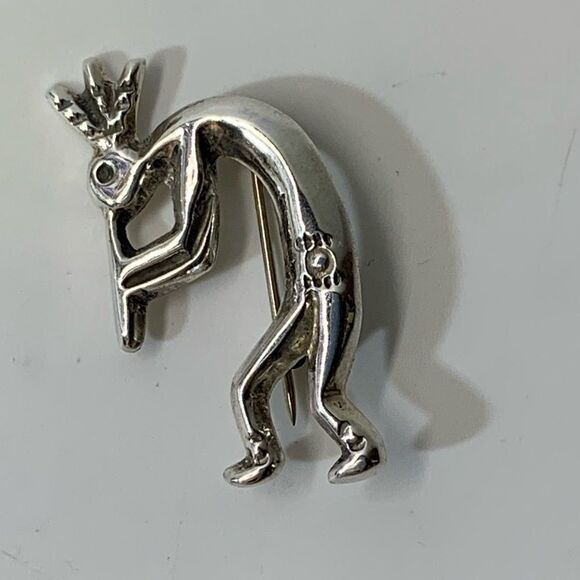 Native American Signed Sterling Kokopelli Brooch - Picture 2 of 12